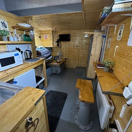 彭赞斯The Old Water Pumping Station Quirky Underground Hobbit House公寓 外观 照片