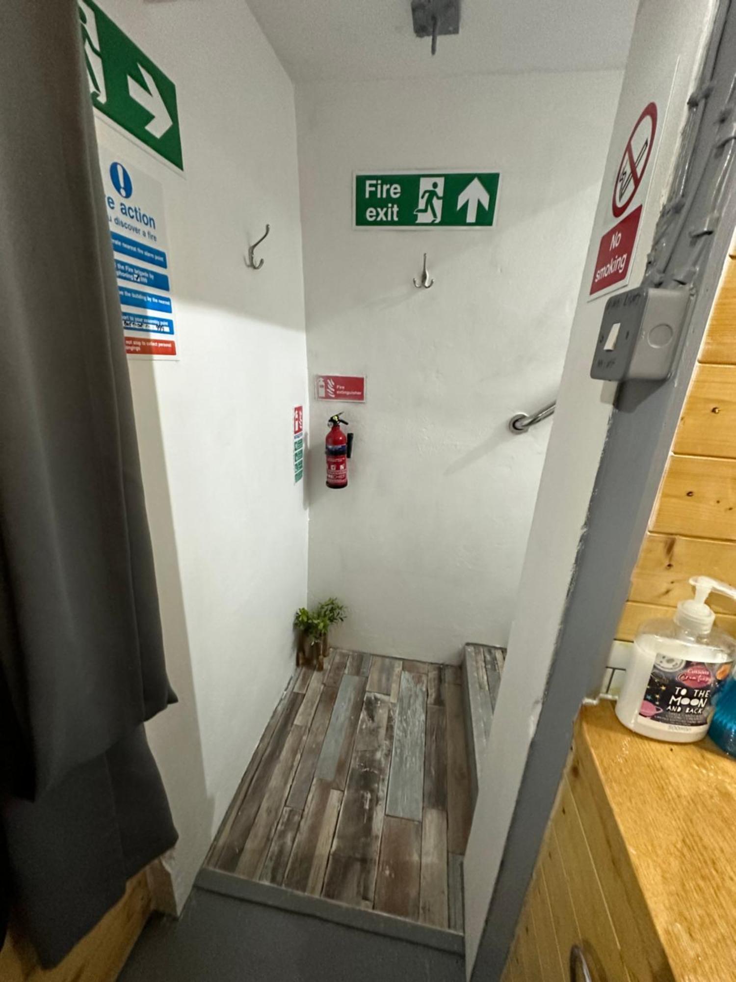 彭赞斯The Old Water Pumping Station Quirky Underground Hobbit House公寓 外观 照片